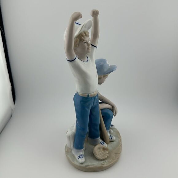 Flawless and Poignant 1989 Paul Sebastian "Home Run" Figurine - Picture 2 of 5